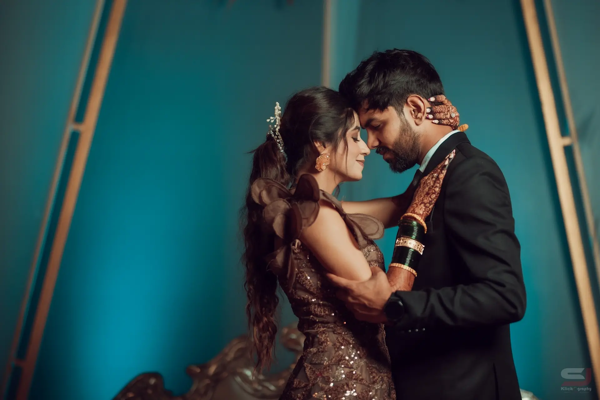 Couple Photoshoot by SJ Klickography in Airoli, Navi Mumbai