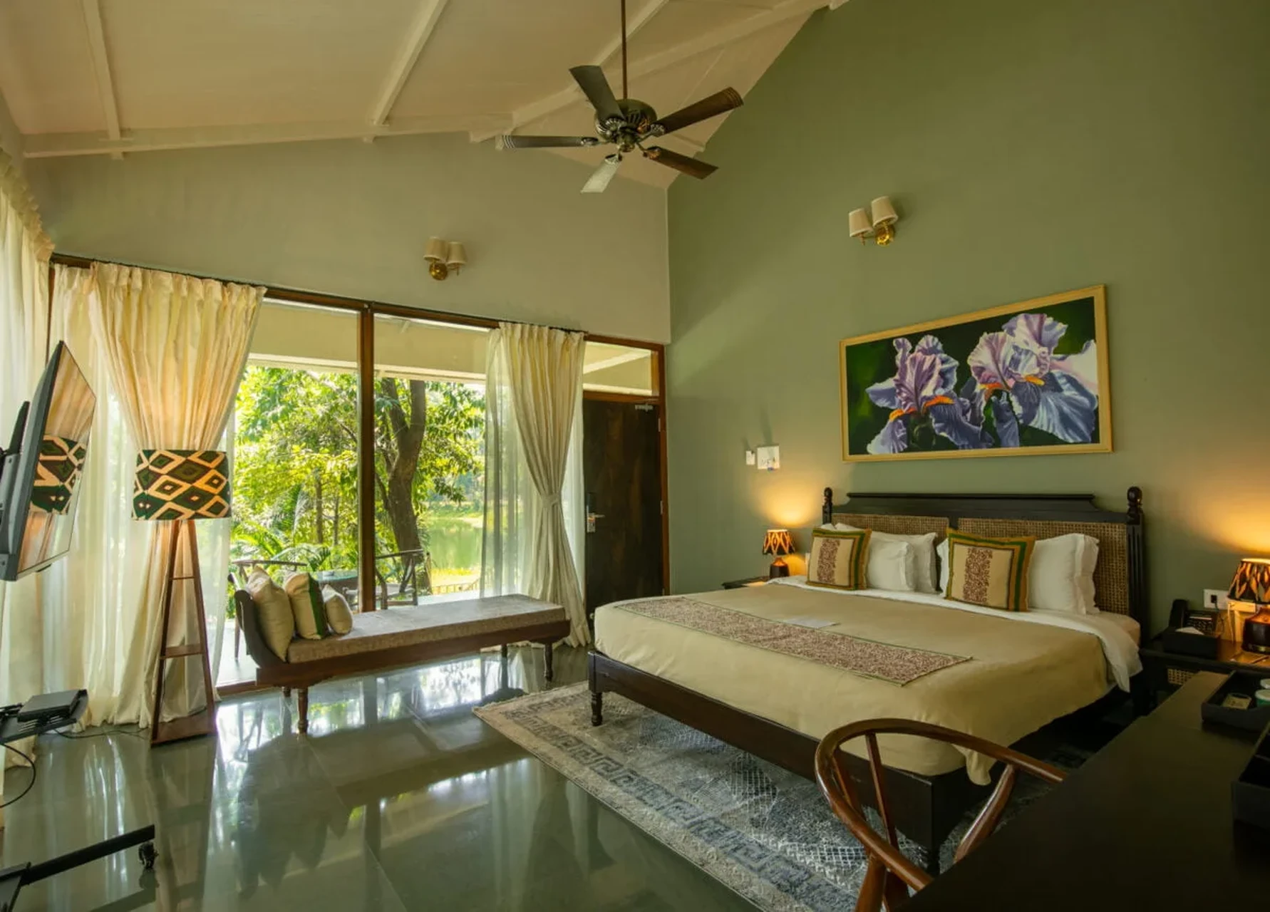 Lake View Premium Suites