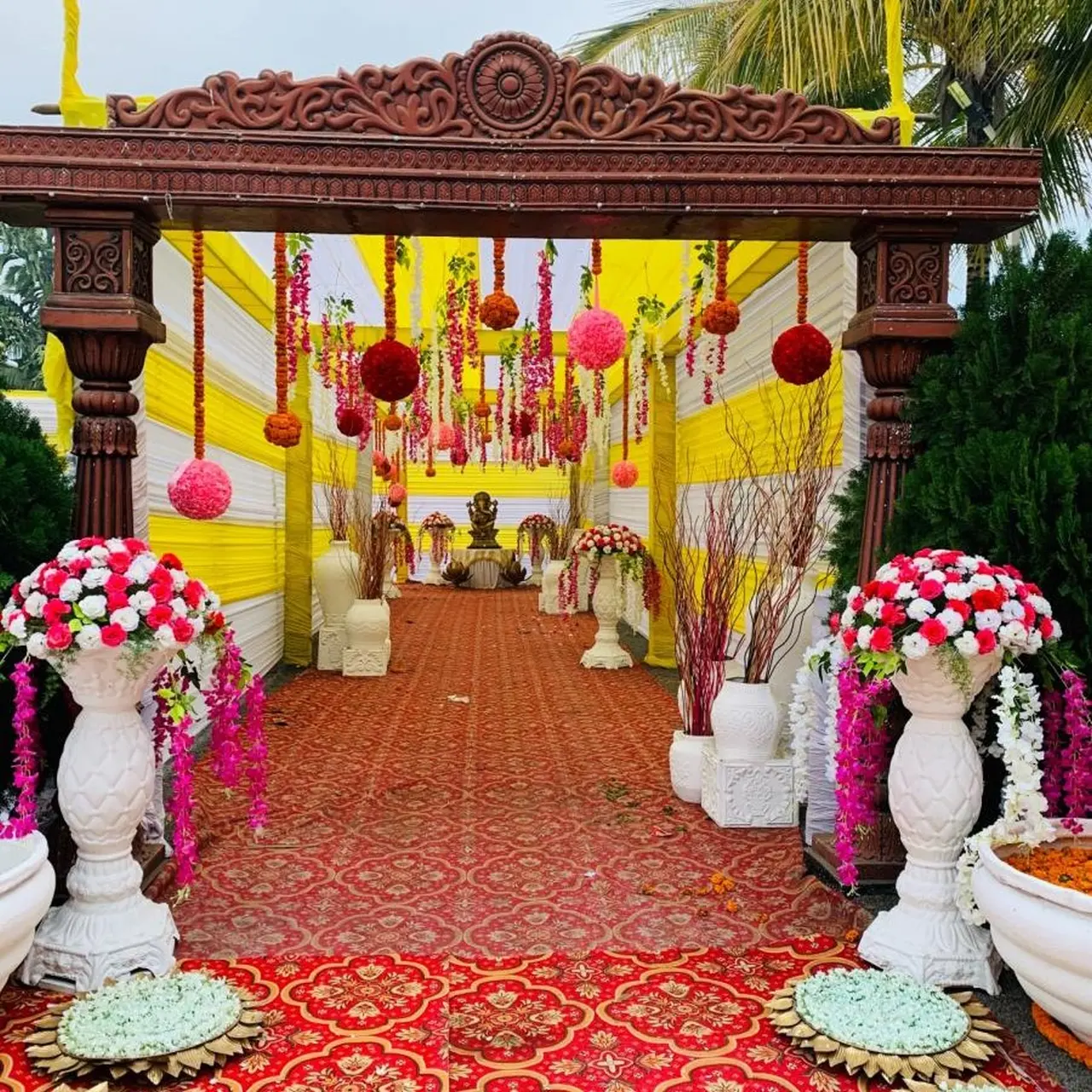 Aesthetic Entrance Decor by Kashi Events