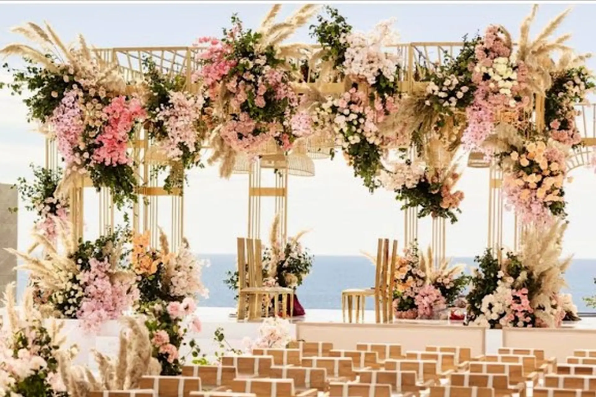 Lavish Wedding Mandap Decor by Panaash Entertainment