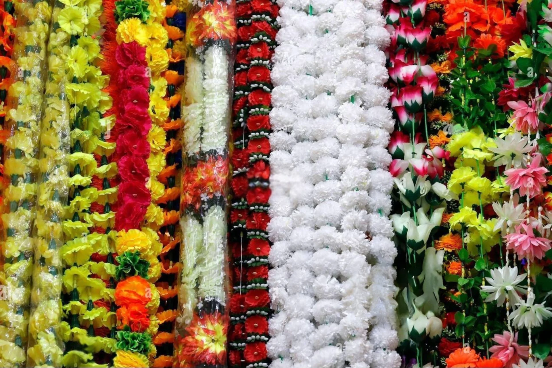 Wedding decorator discussing compliant fresh flower decor options with couple at banquet hall in Maharashtra