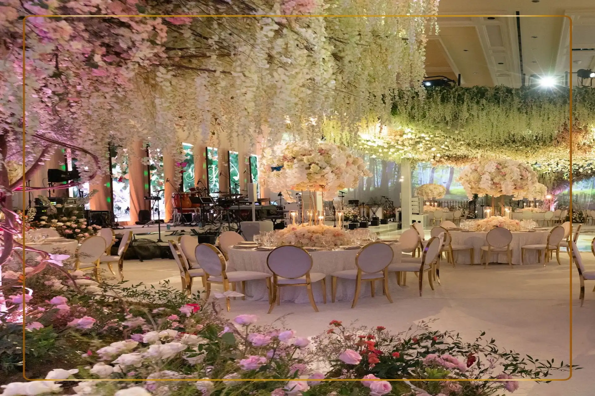 Urban Restaurant & Banquet Dining Space