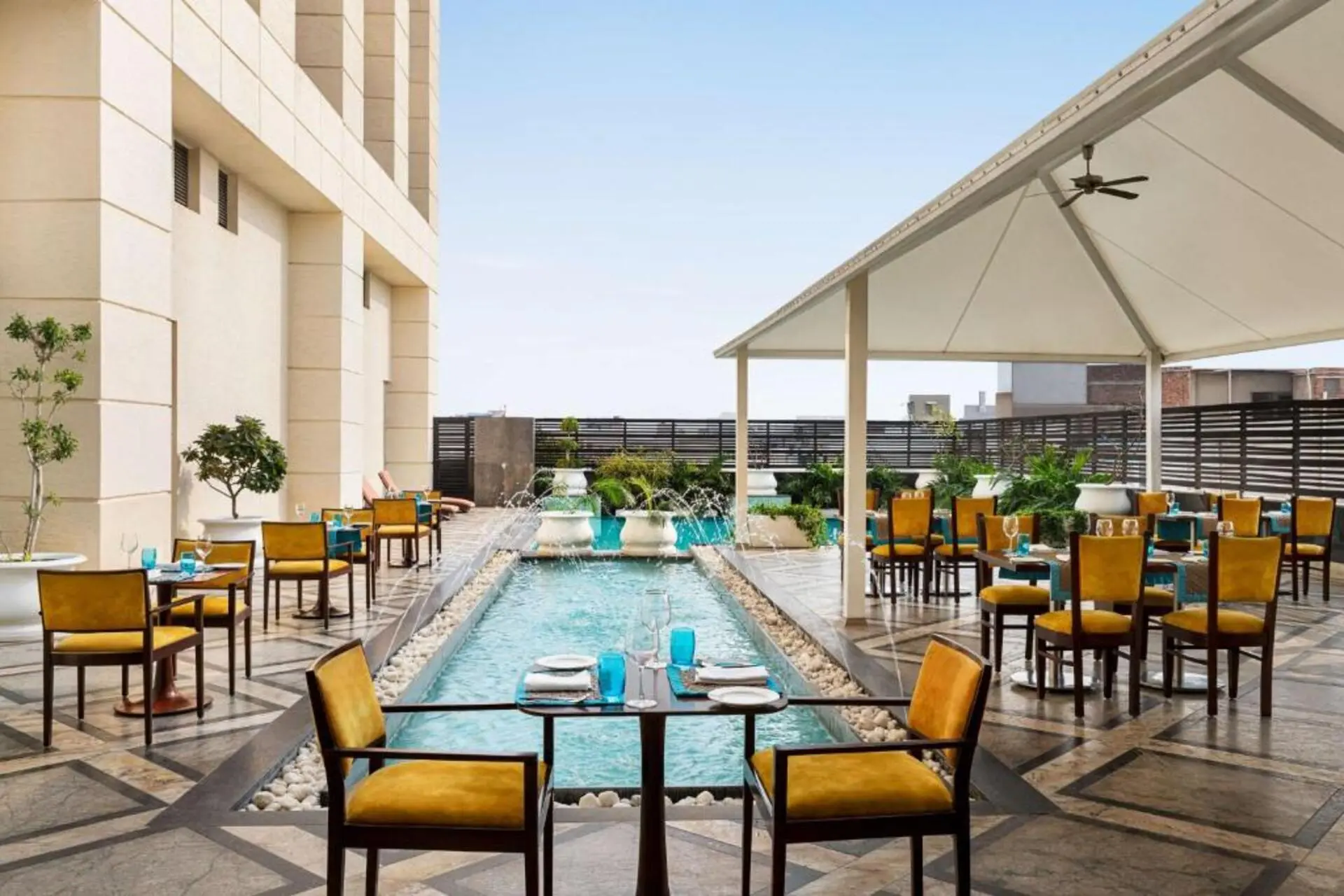Poolside Dining at Hilton Jaipur