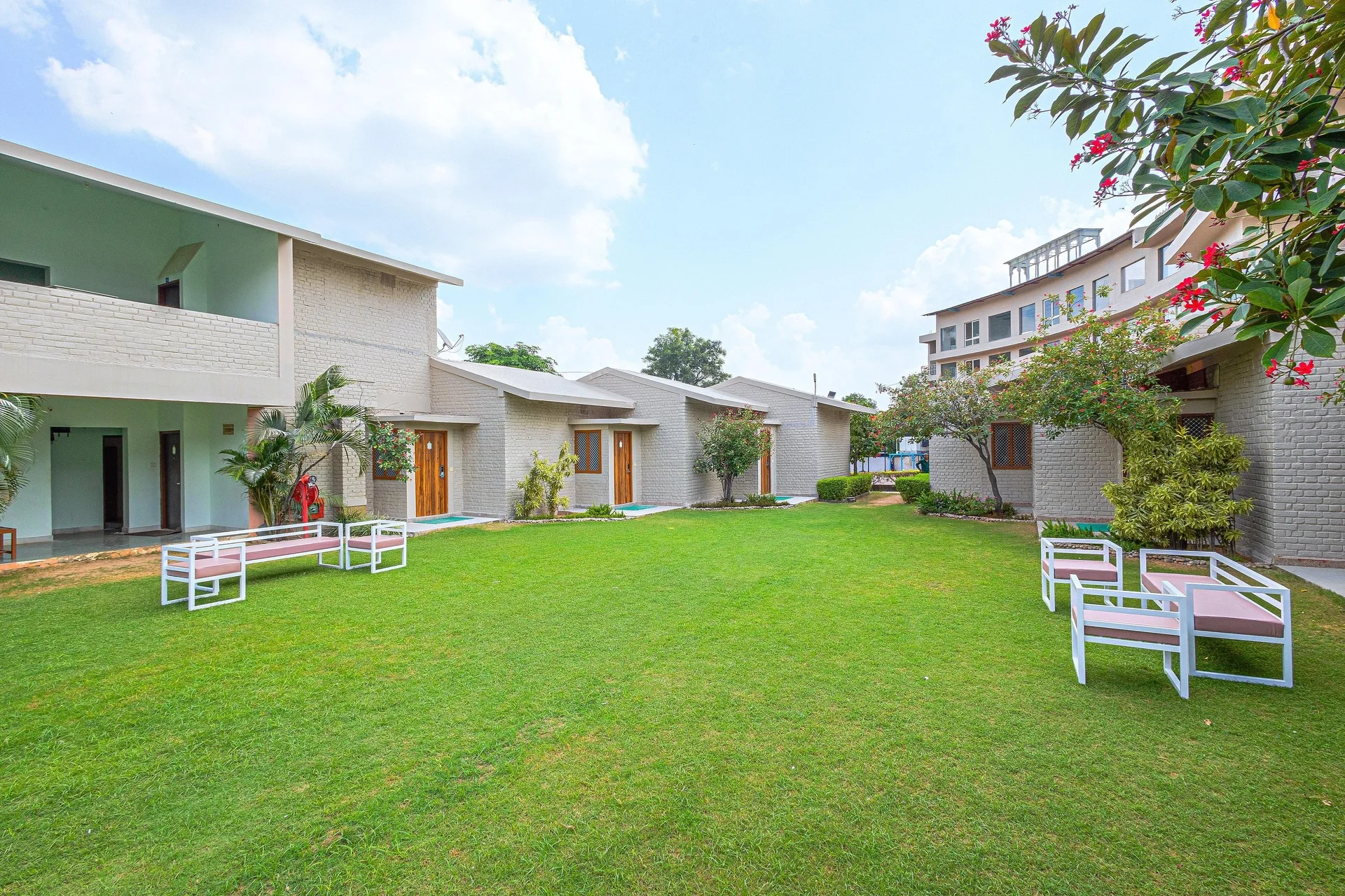Exterior of Bamboo Saa Sunrrise Resort